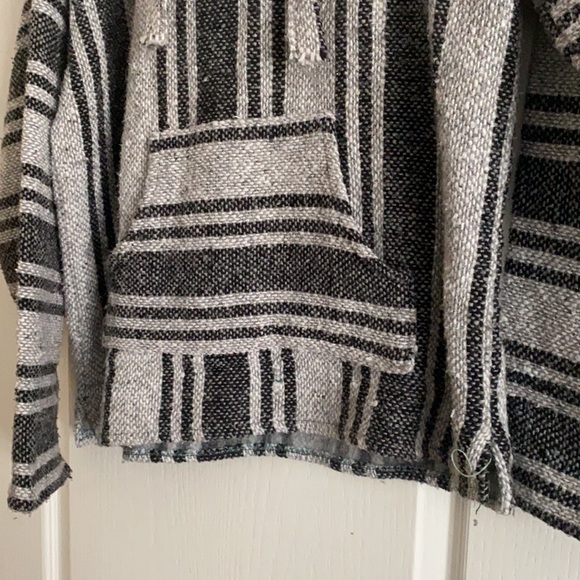 Poncho - Picture 3 of 4